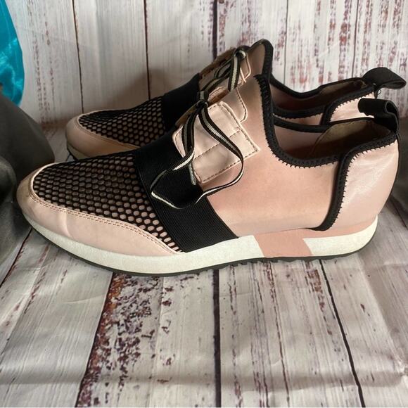 Steve Madden Pink Slip on Sneakers. - Picture 4 of 9